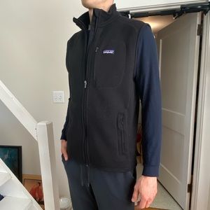 Patagonia men’s black fleece vest